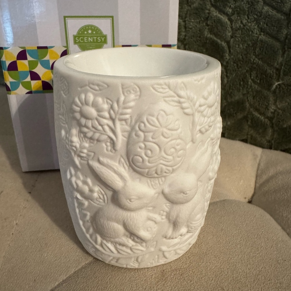 Scentsy Cotton Meadow Plug In - Picture 3 of 5